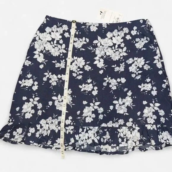 Navy Floral Mini Skirt with Ruffle Hem Size Medium - NWT - Picture 5 of 8